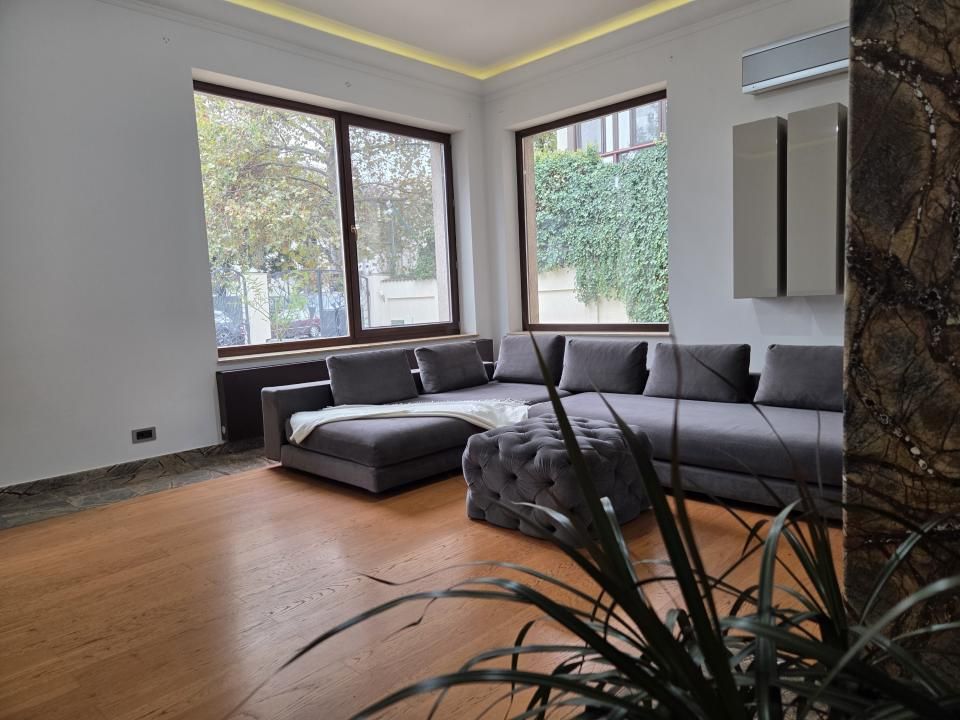 Vilă spațioasă și luminoasă, cu 4 dormitoare si 4 locuri de parcare – fotografia 4 din 35