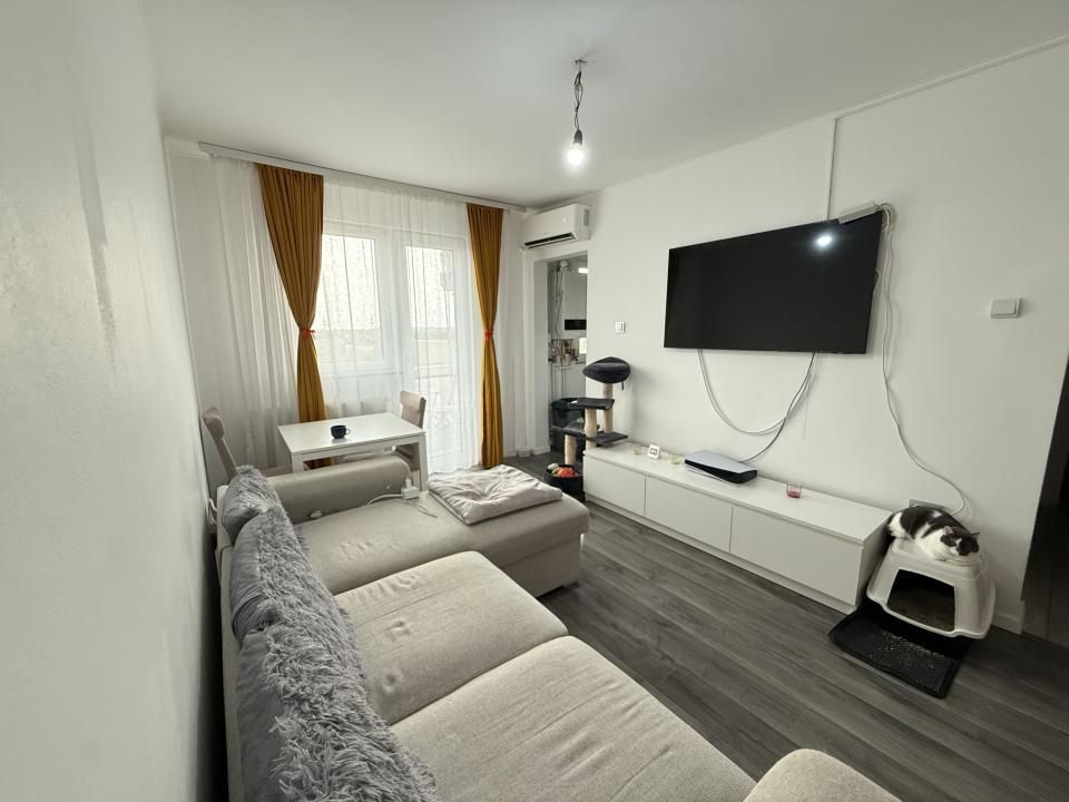 Apartament cu 3 camere, semidecomandat - Piata Doina – fotografia 1 din 8