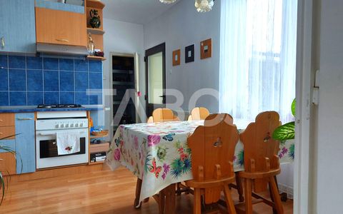 Casa si curte pretabila pentru 2 familii 980 mp teren liber Cisnadie