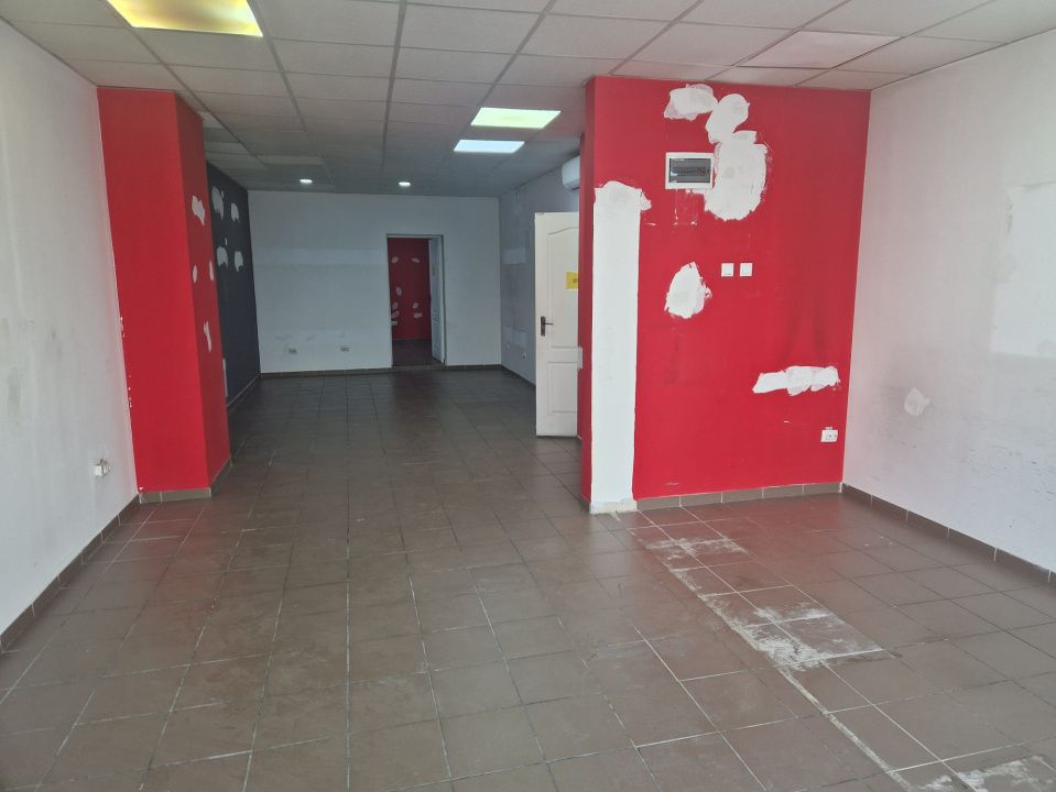 Spatiu comercial cu vitrina, Piata Mihai Viteazu – fotografia 2 din 6