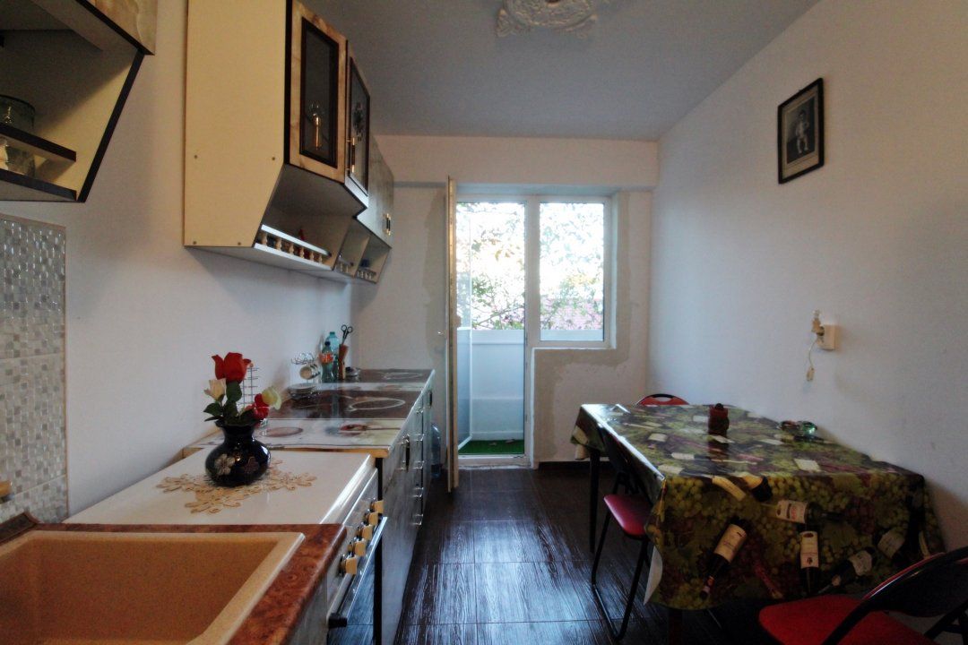 EFORIE NORD- apartament cu 4 camere la etajul 1, cu 2 gr sanitare, 2 balcoane – fotografia 2 din 11