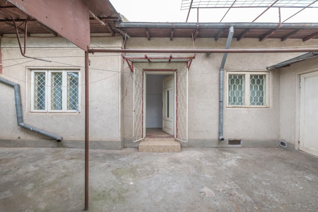 Casă din cărămidă, cu garaj și curte proprie – zona centrală Constanța – fotografia 11 din 21
