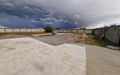 Teren de vanzare  intravilan 700 mp + 800mp livada  Racovița (DB)