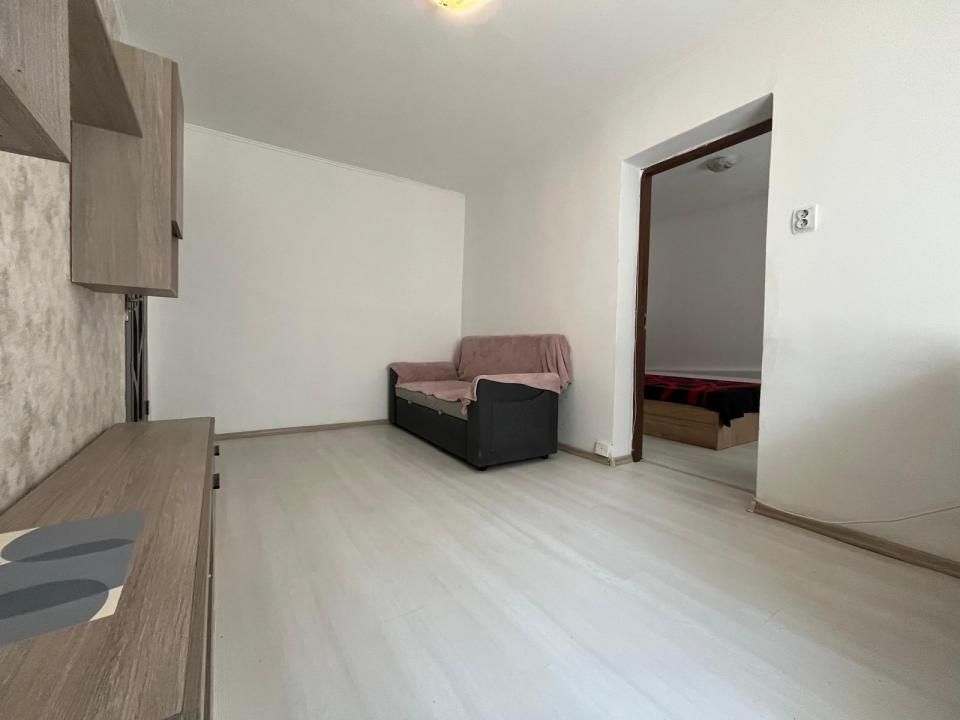 Vanzare 2 camere mobilat si utilat modern parter central Gaesti – fotografia 3 din 10