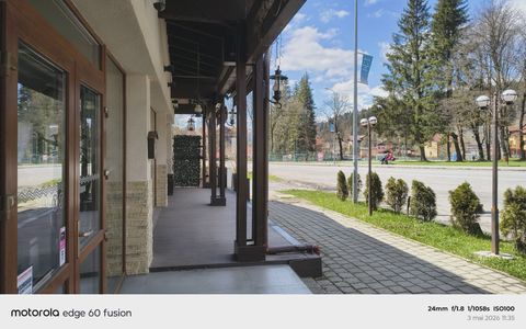 • Oportunitate Unică Predeal: Proprietate Mixtă (Comercial + Vilă) -Centru
