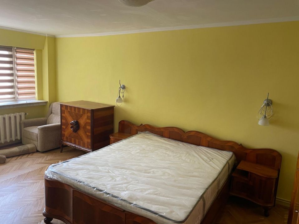 Apartament 4 camere I decomandat I Cetate cu vedere spre Catedrala I 2 bai I – fotografia 1 din 10
