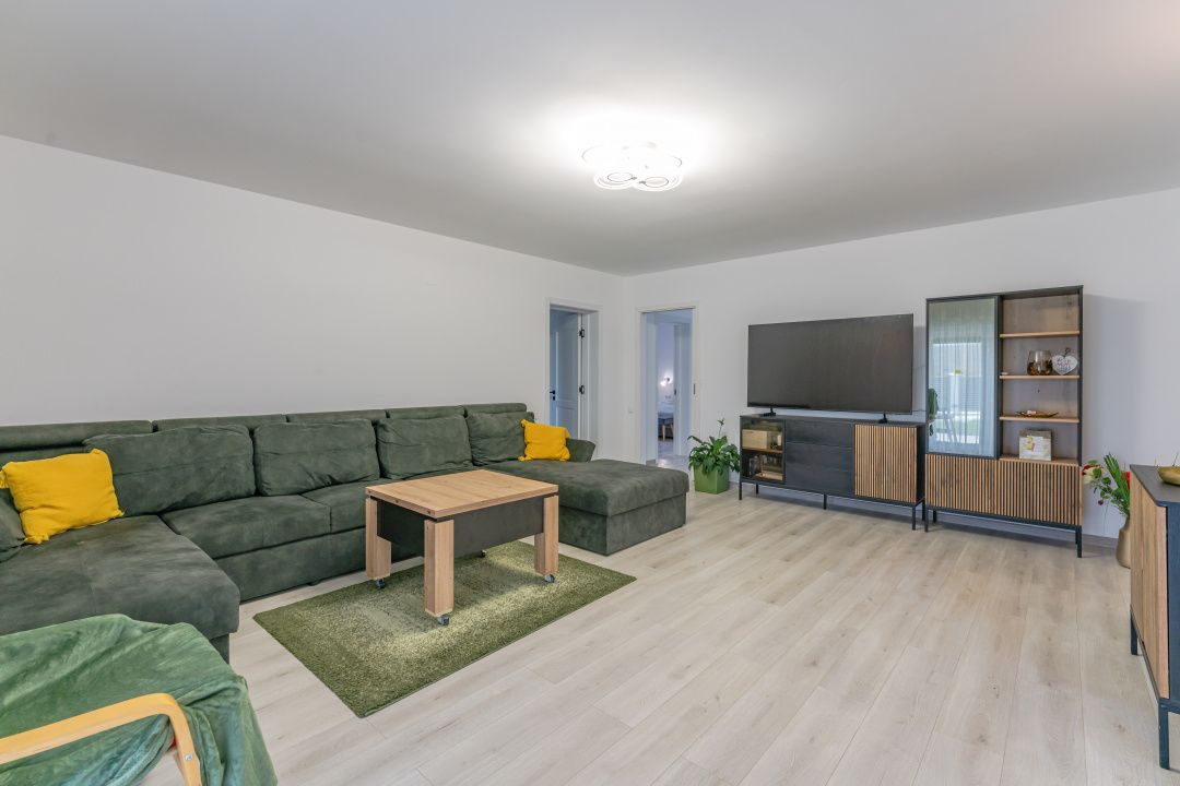 Casa in Harman, cu 4 dormitoare, terasa generoasa si teren de 652 mp – fotografia 1 din 39