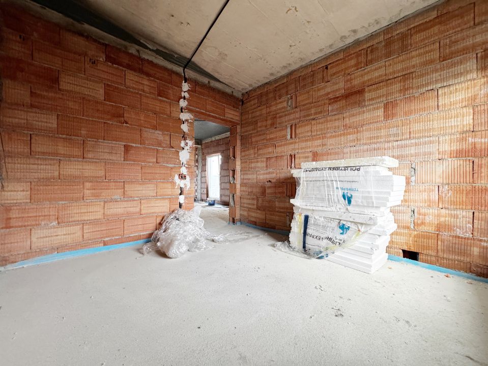 Duplex despartit prin camera tehnica, 121mp utili si 350mp teren - Urseni – fotografia 8 din 29
