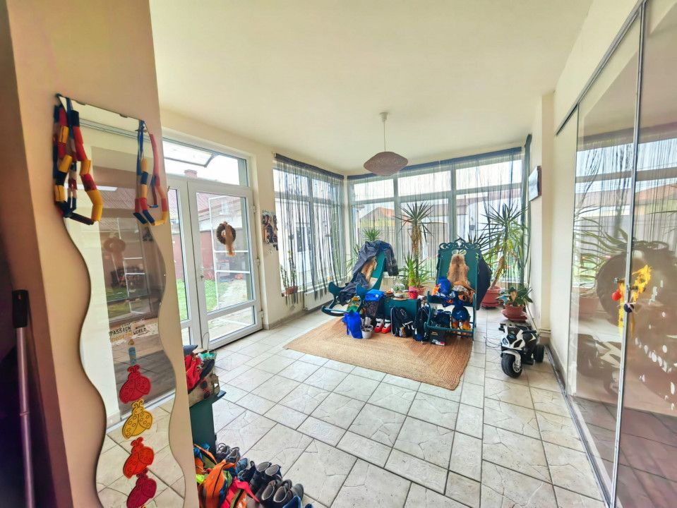 Casa Inedita , 300 mp utili, P+M,  5 bai, 6 dormitoare , 1975 mp teren,  Sacalaz – fotografia 3 din 91