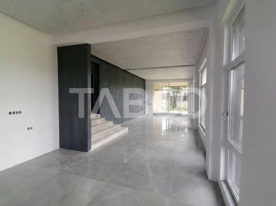 Casa moderna cu 5 camere, piscina si priveliste superba, Cisnadie – fotografia 4 din 26