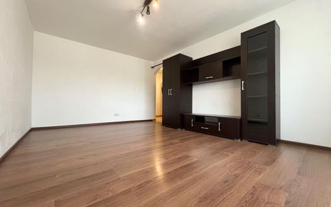 Apartament, 3 camere, 63 mp utili, etaj 2 - Zona Lunei