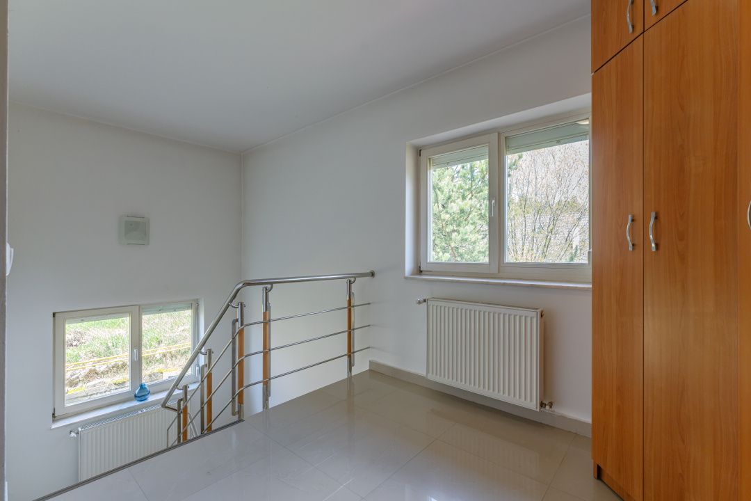 Vilă tip duplex în mijlocul naturii | 6 camere | Garaj, terasă și 5 dormitoare – fotografia 16 din 17