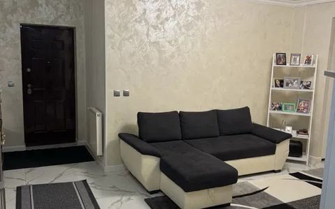 Apartament de vanzare 3 camere  50 mp 2 balcoane zona Floresti Florilor