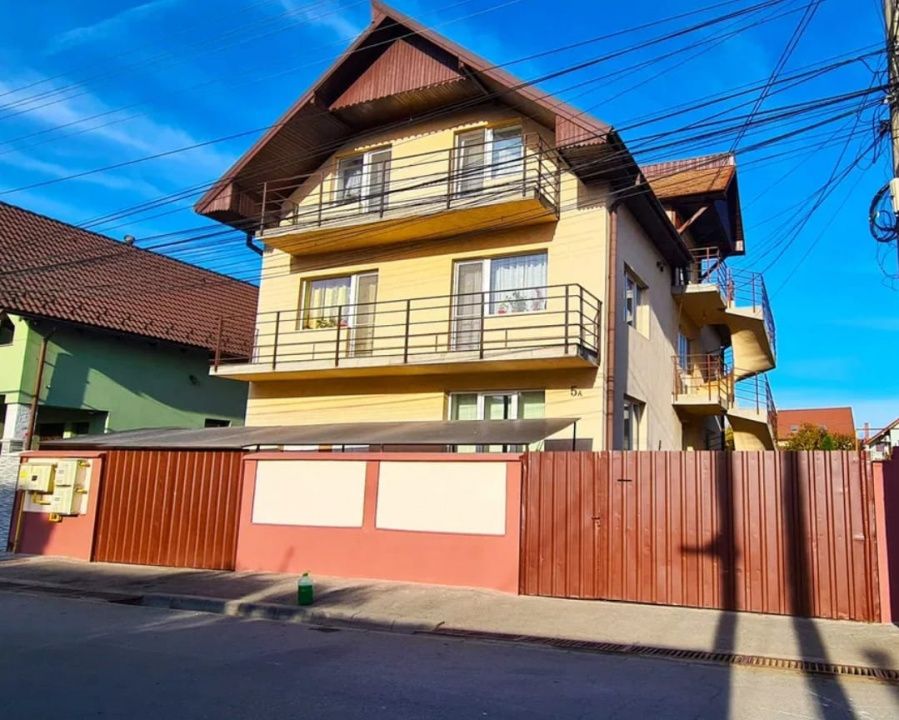 Casa unifamilială, 9 camere, 3 apartamente, 560mp teren – fotografia 1 din 13