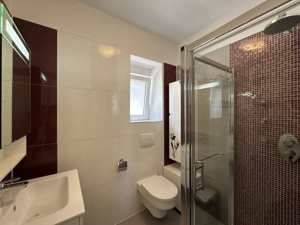 Vila individuala versatila de inchiriat in Otopeni-Odai, 8 camere, 5 bai – fotografia 15 din 19