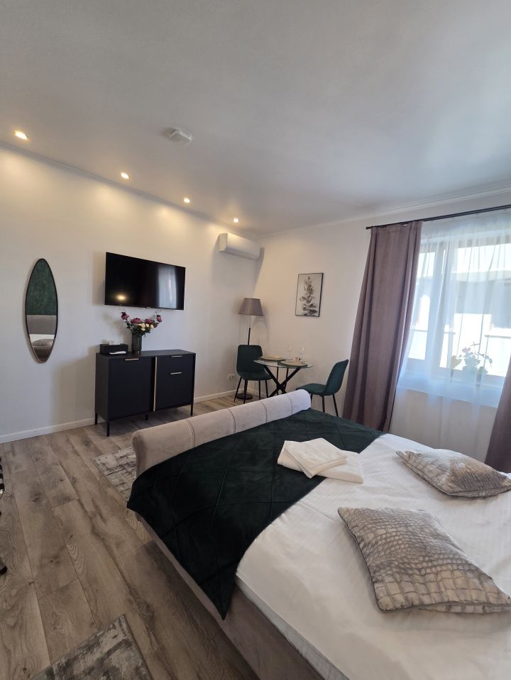 STUDIO | PENINSULA | AFACERE LA CHEIE – fotografia 4 din 8