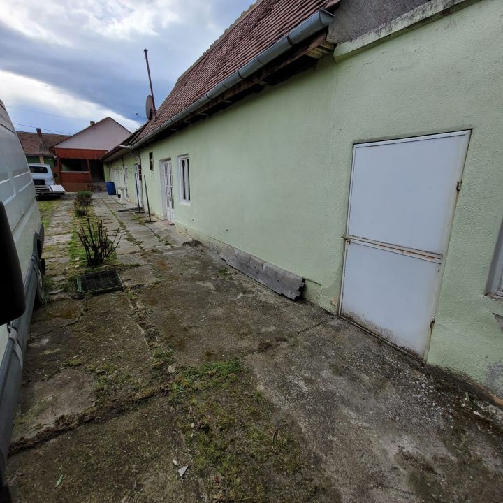 Casa la tara, Apoldul de Sus, 4 camere dormitoare, anexe, pivnita, teren 1200 mp – fotografia 13 din 43