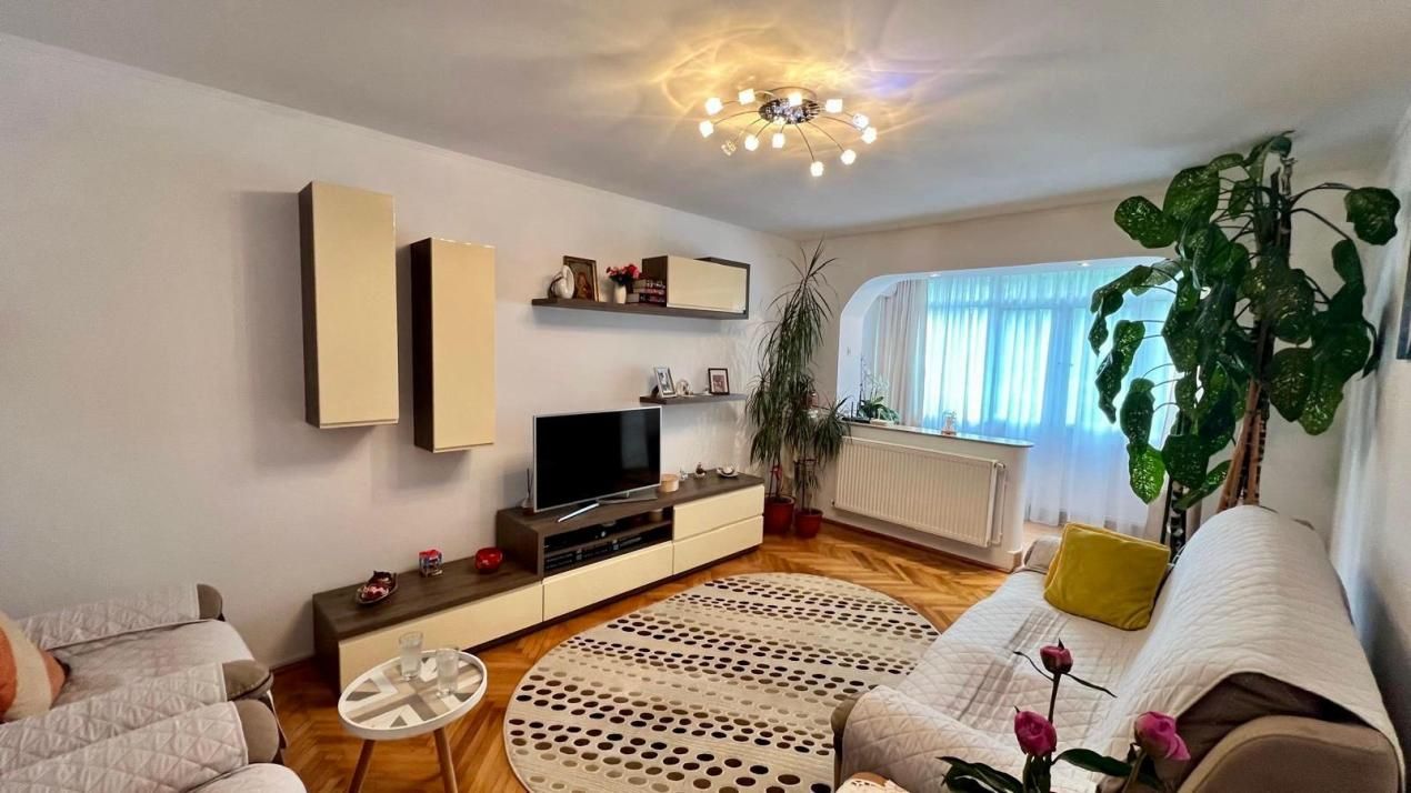 Apartament 4 camere decomandat | Str. Banat | Etaj 3/4 | – fotografia 1 din 16
