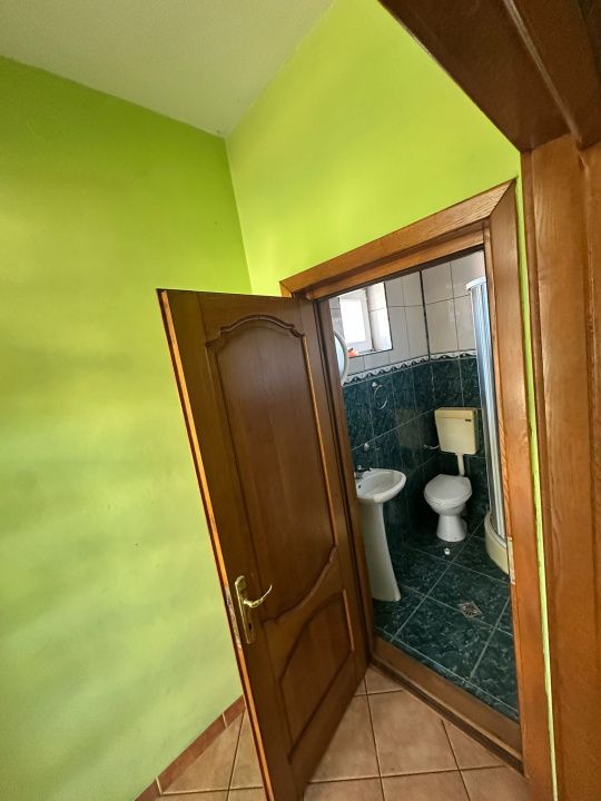 Oportunitate de investiție! Casă de vanzare, cu 8 camere, 382 mp, zona Gruia – fotografia 8 din 11