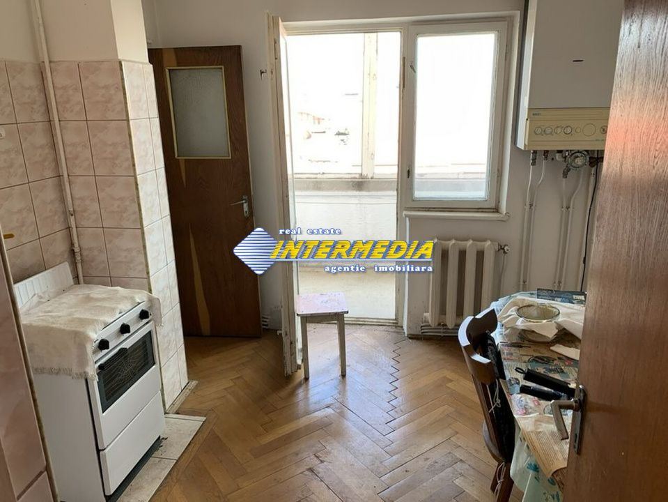 Apartament 3 camere etaj 2 +garaj + boxa in Cetate zona Caroline – fotografia 4 din 6
