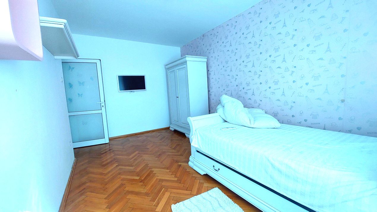 Apartament cu 4 camere 2 bai, 2 balcoane, boxa si garaj CETATE mobilat si utilat – fotografia 7 din 10