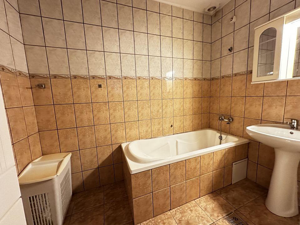 Vanzare Casa 7 Camere Renovata P+M cu 750 mp Teren acces 2 strazi topAlba CENTRU – fotografia 25 din 40