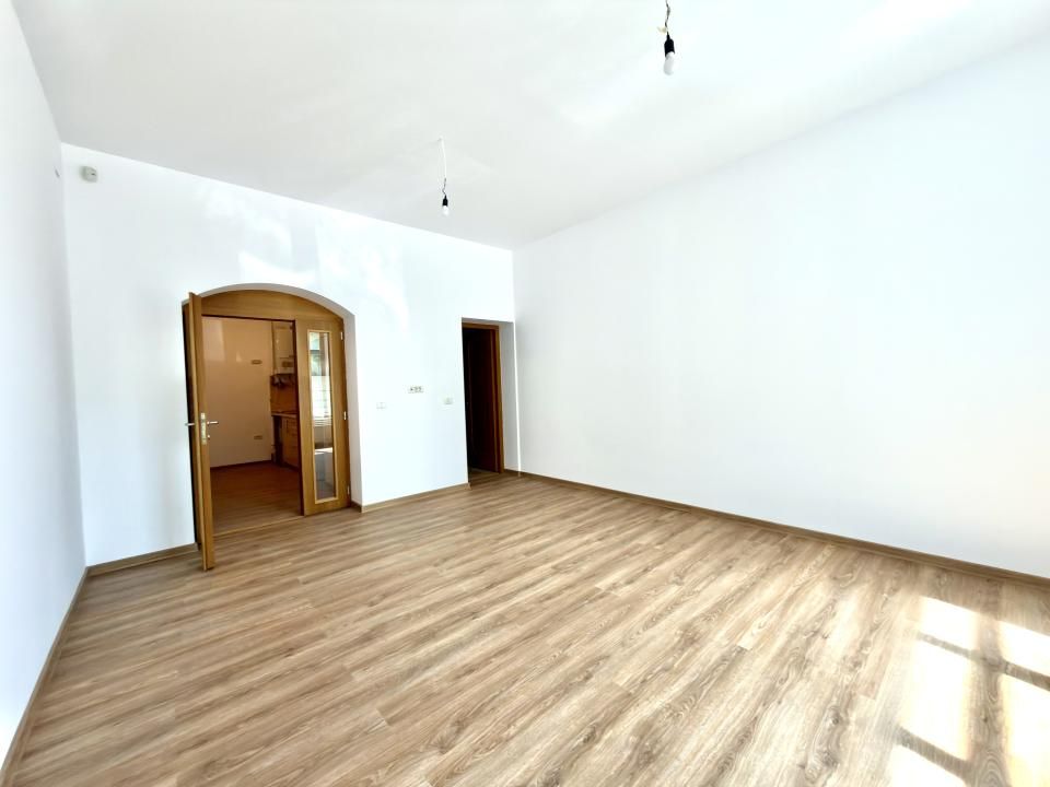 Apartament 7 camere, 3 bai, parter, 156 mp utili - Zona Iosefin – fotografia 2 din 26