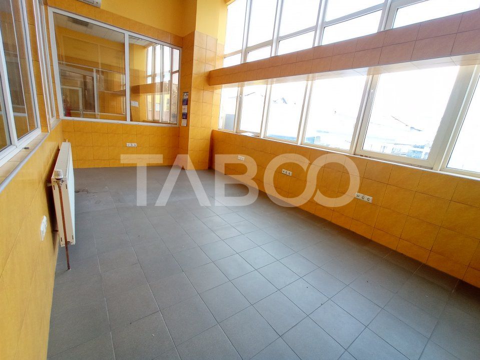 Spatiu Industrial 1000 mp utili cu birouri si parcari Central Sibiu – fotografia 1 din 13