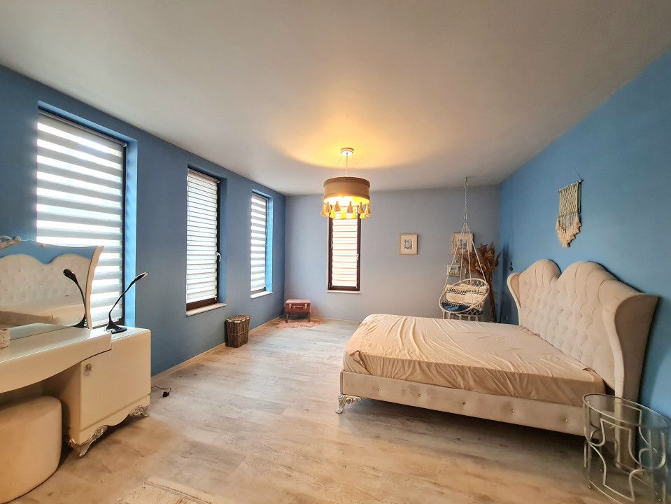 Apartament superb cu 3 camere de inchiriat, terasa si curte, parcare – fotografia 13 din 16