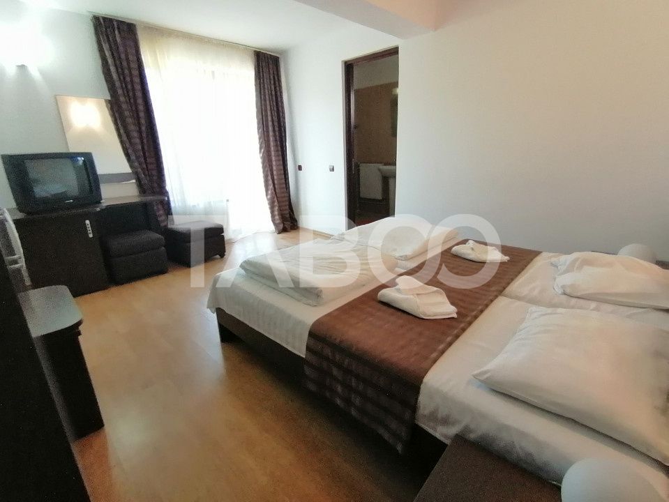 Pensiune 13 camere 16 bai sauna piscina si teren 1565 mp Cisnadioara – fotografia 12 din 42