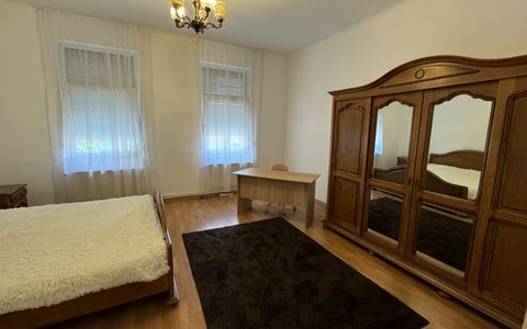 Închiriere apartament de 85 mp. la casă, str Roșiori