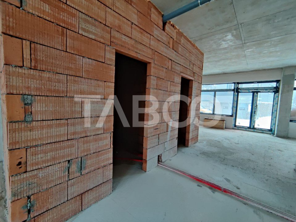Spatiu comercial open space generos stradal cu vitrine Turnisor Sibiu – fotografia 7 din 8