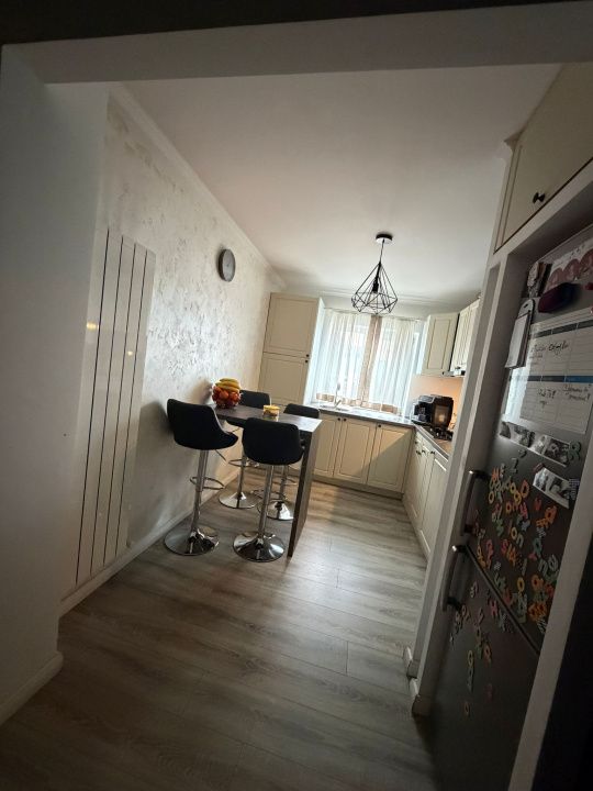 Apartament 3 camere 65mp , complet mobilat si utilat - zona Aurel vlaicu – fotografia 3 din 13