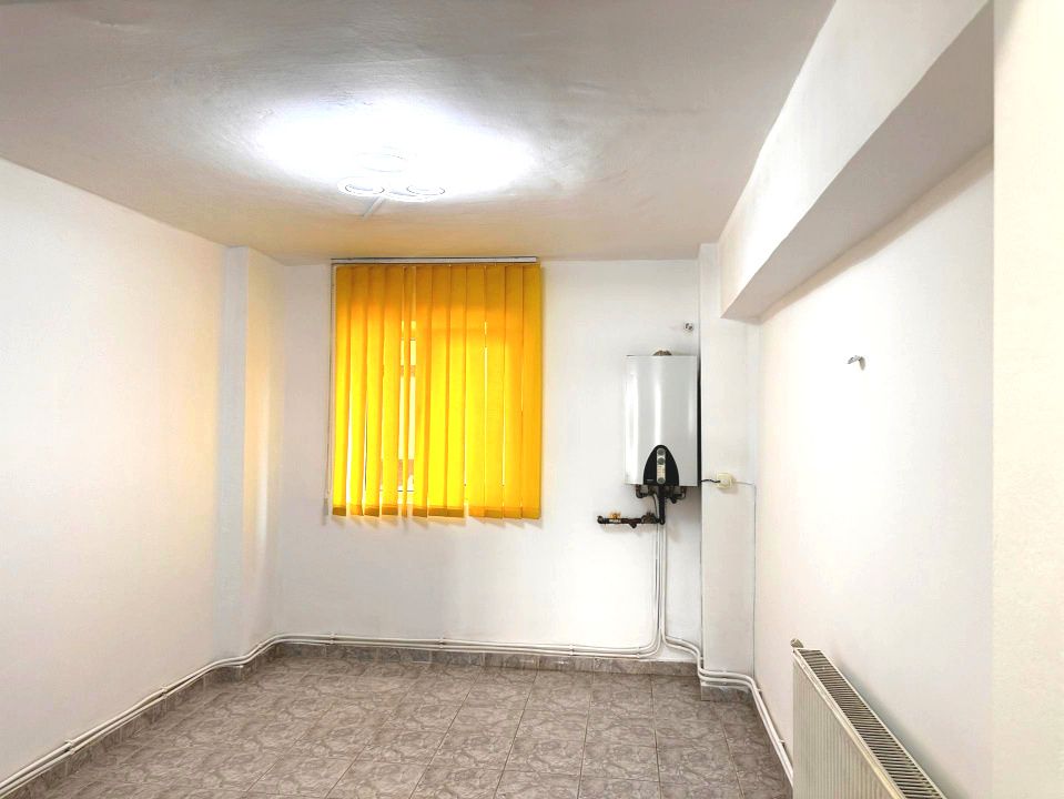 INCHIRIERE Spatiu Comercial CETATE Bulevard 34 mp. Centrala Termopane Contoare – fotografia 15 din 25