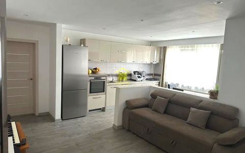 Apartament 3 camere, balcon, parcare subterana, etaj intermediar, Florilor