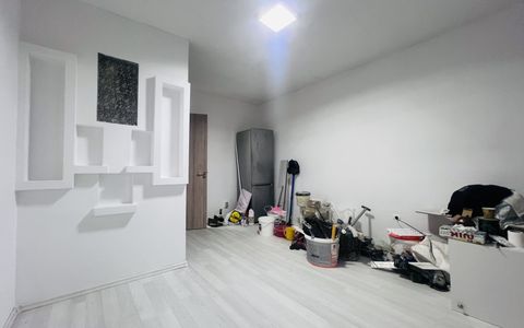 Garsoniera, 21 mp utili, renovata, etaj 4, zona Sagului - Shopping City