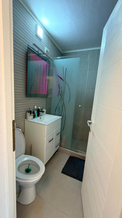 Vanzare Apartament 2 camere cu Balcon CUGIR Parcare Finisat Utilat Mobilat – fotografia 17 din 24