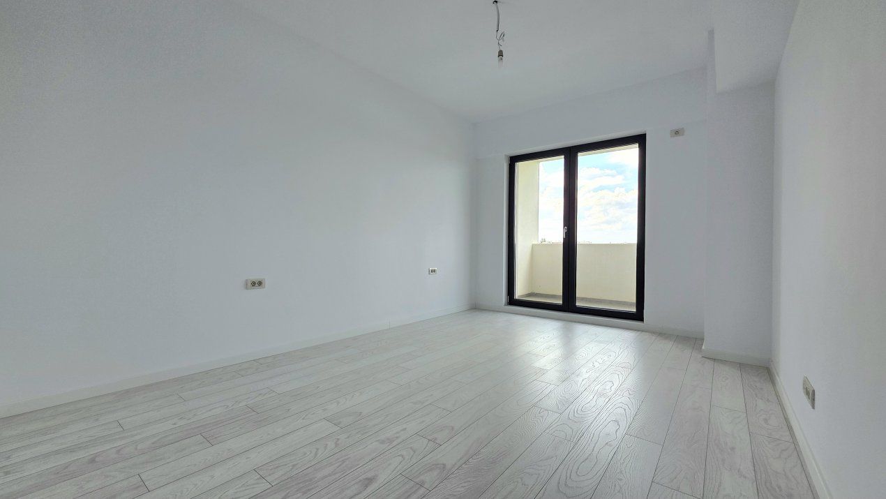 APARTAMENT CU TERASA GENEROASA SI VEDERE UNICA CATRE LAC – fotografia 5 din 11