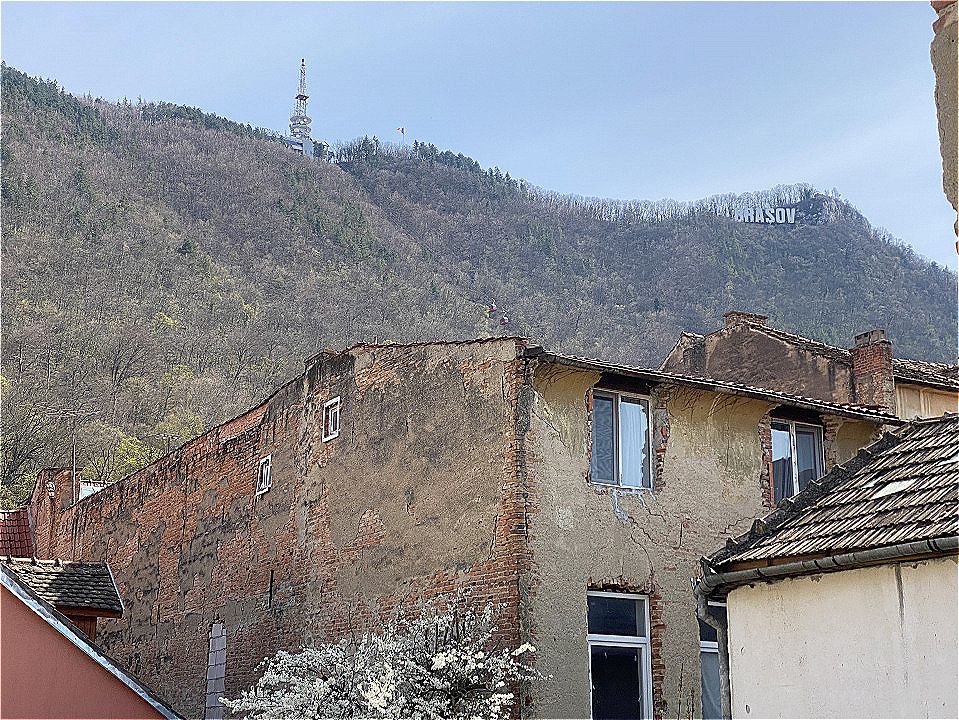 Ultracentral Brașov | Studio cu terasă 25 mp & vedere Tâmpa | 0% comision – fotografia 2 din 12