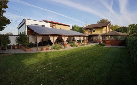 Vilă 8 Camere | 428 MP | Teren 703 MP | 4 Garaje | Voluntari