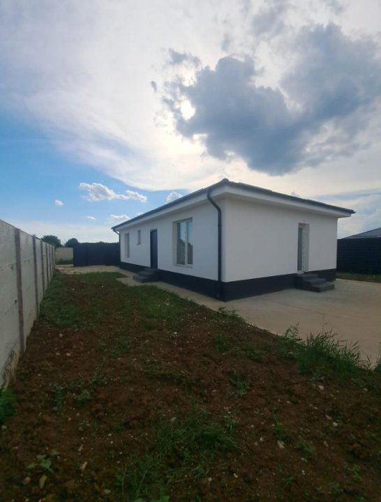 Casa spatioasa,bine compartimentata,ideala pentru familie! Varteju-Magurele – fotografia 3 din 15