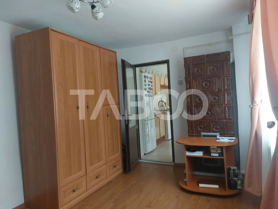 Casa in zona centrala 5 camere 2 bucatarii 3 bai curte comuna Cisnadie – fotografia 17 din 28