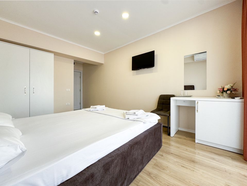 Pensiune de vanzare Costinesti, 26 camere duble, complet functionala – fotografia 14 din 28