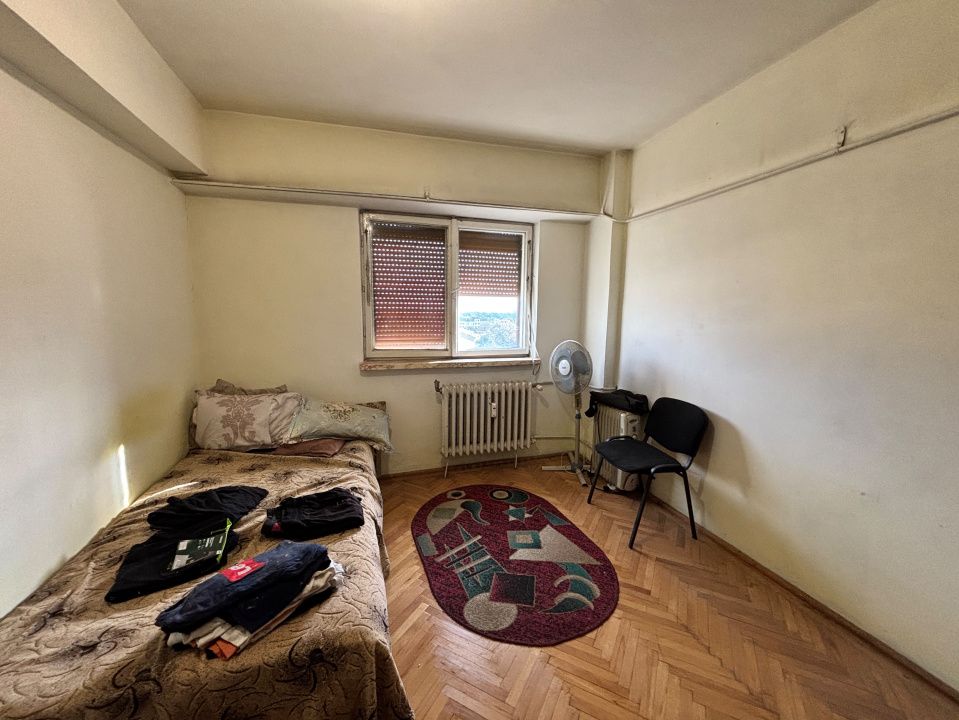 Apartament 3 camere, decomandat, 80 mp, Calea Bucuresti, zona McDonald's – fotografia 3 din 8
