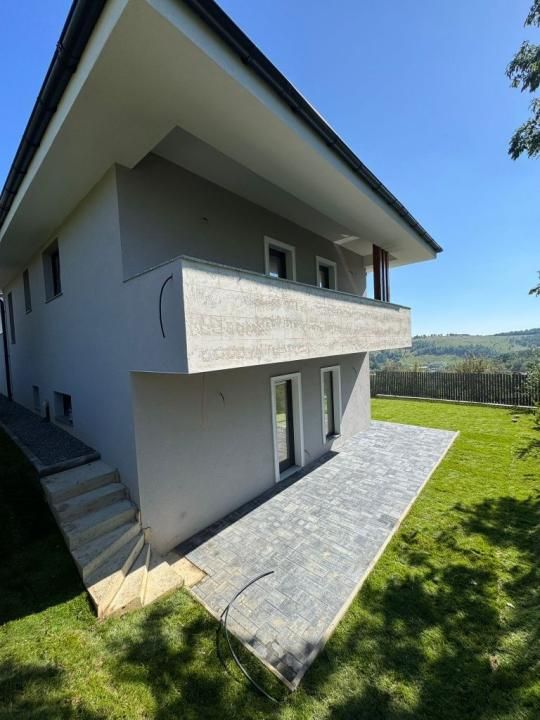 Casă cuplată prin garaj, 145 mp utili, terasă 27 mp | Feleacu – fotografia 3 din 8