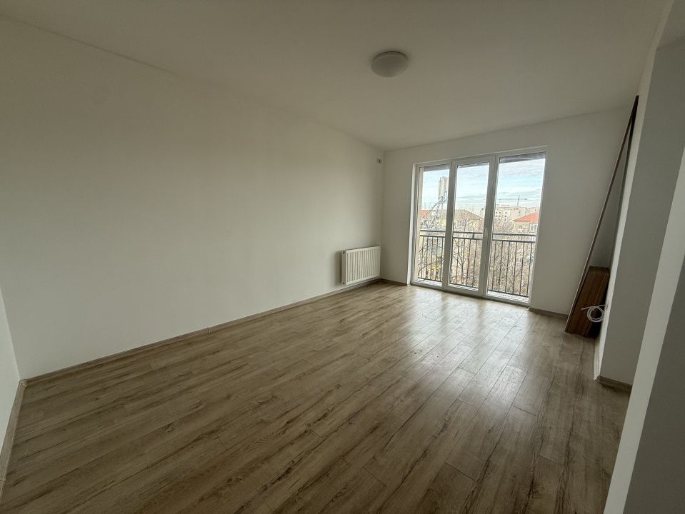 Apartament luminos, 3 camere, decomandat, 75 mp - Aradului – fotografia 1 din 8