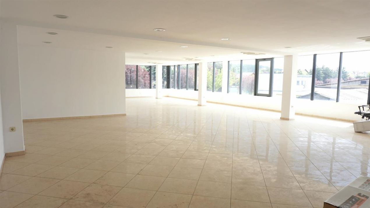 DE INCHIRIAT- SPATIU COMERCIAL 140 MP – fotografia 5 din 14
