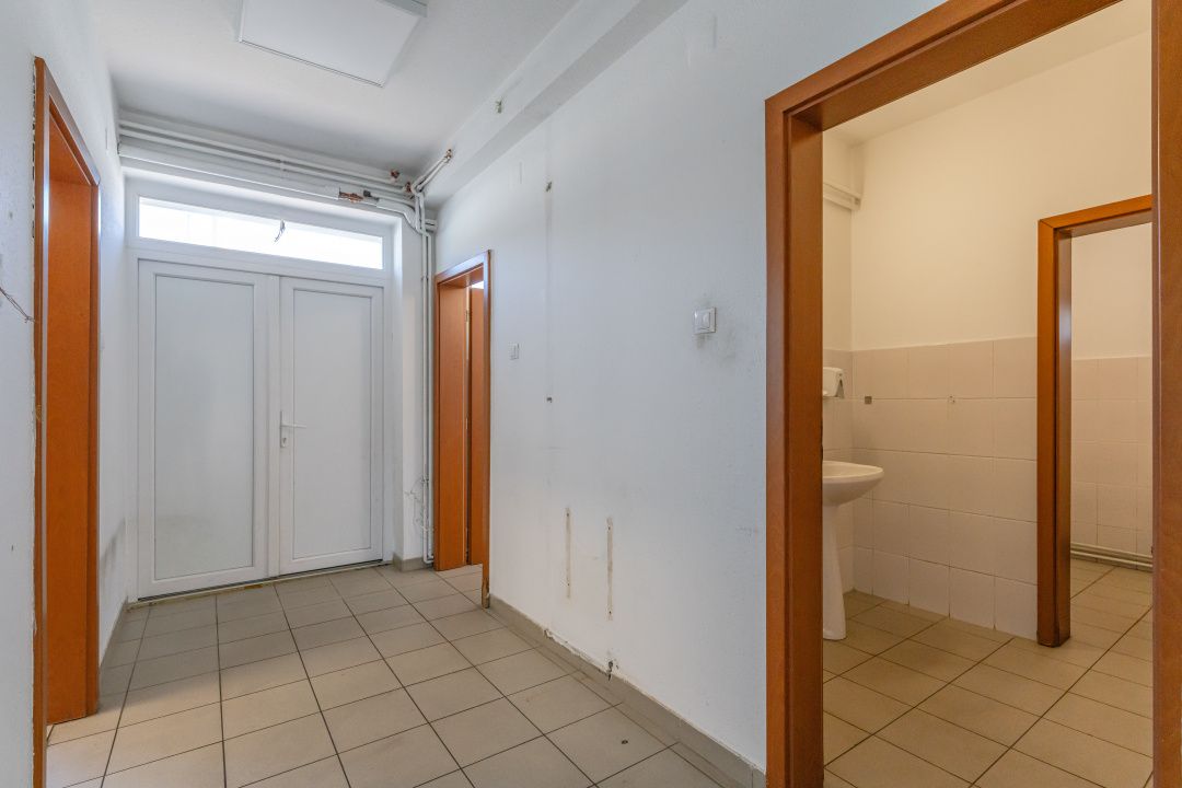 Hală 664 mp cu showroom, lift marfă și 15 parcări Brașov – fotografia 15 din 22