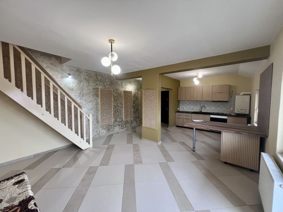 Apartament cu 3 camere, 54mp, etaj 5/5 - Zona Dambovita – fotografia 1 din 6