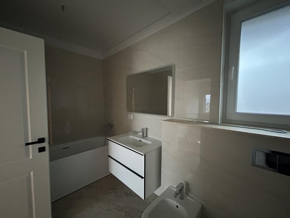 Casă individuală P+1E, 4 camere, 3 băi, dormitor matrimonial cu baie proprie – fotografia 8 din 15